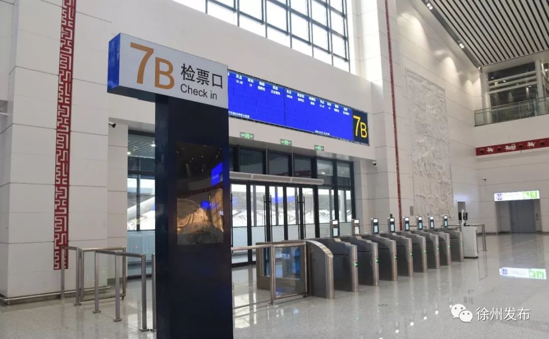 届时,徐州东站将分为东西两部分,两部分之间通过天桥连通,乘客从两侧