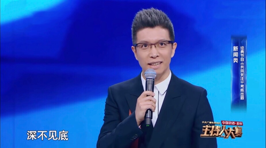 朱广权发照片调侃手语老师 这是准备要挨揍吗?