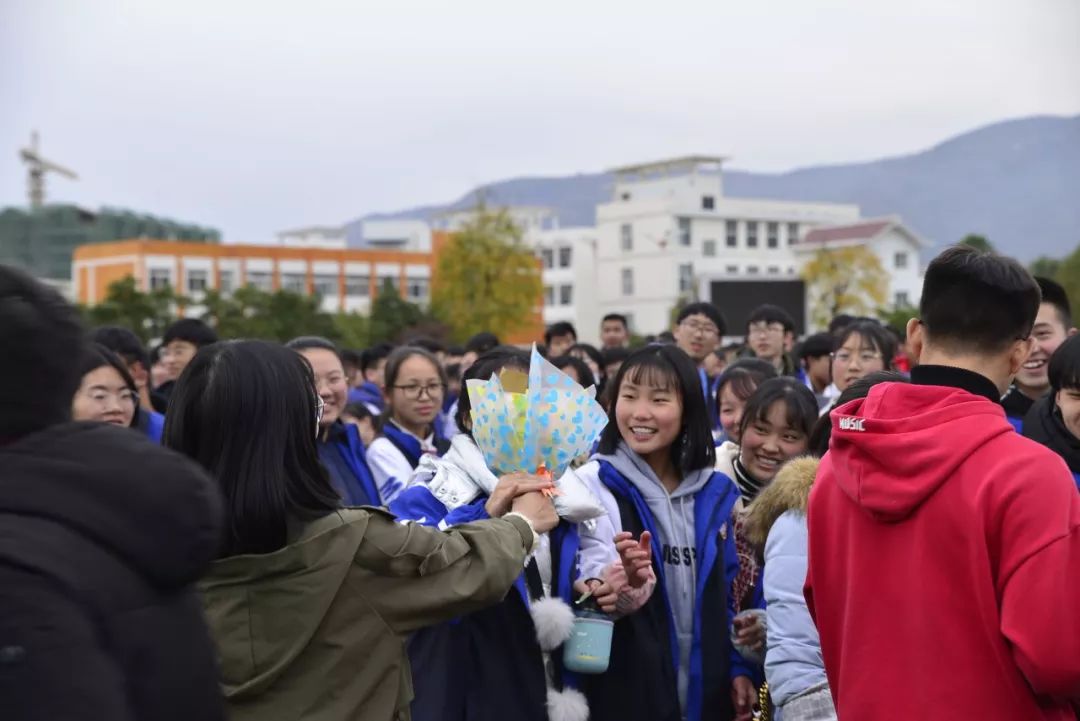 沛县汉源中学校服图片