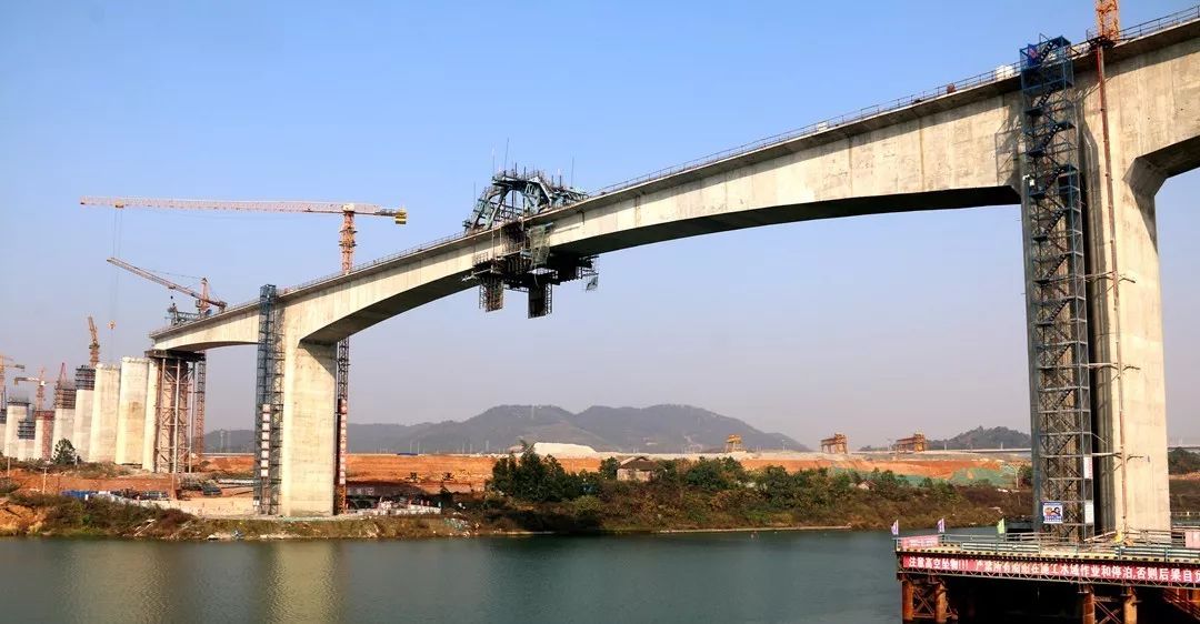 张吉怀高铁全线跨度最大连续梁合龙比既定时间提前了55天