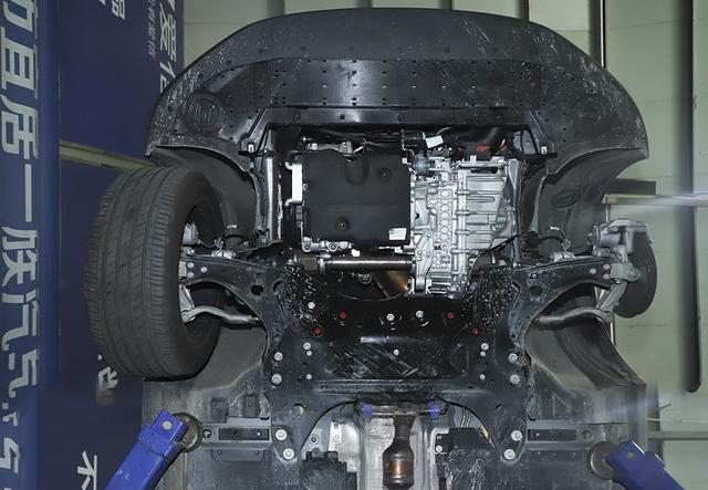 底盘对比丰田chr跟领克02谁更值得买