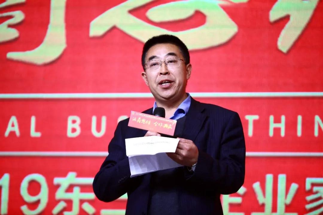 中国古典红木家具经销商,东北路虎商会发起人创会会长 张 继泉, 做了