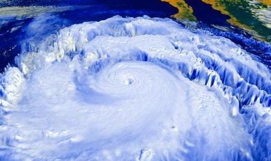 原创如果在台风风眼中心区域投放一枚核弹,能否把台风的破坏力减弱?
