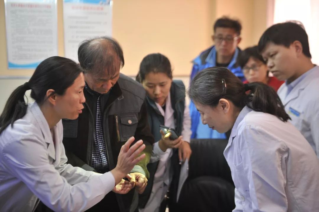 黑色素瘤专家迟志宏教授12月11日郑州市第三人民医院学术活动现场