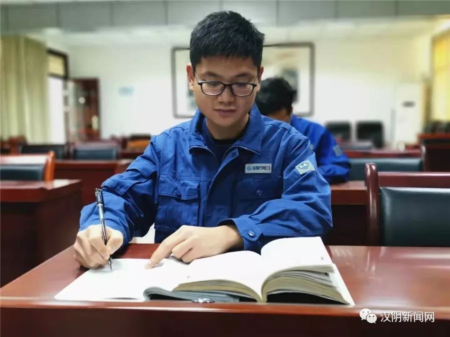 头条弘扬工匠精神创造精彩人生记全国地方电力优秀工匠李轩先进事迹