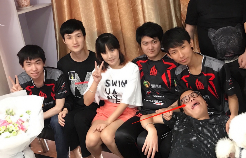 ag超玩会锁定总冠军经理菲菲集结31位选手一同见证冠军诞生