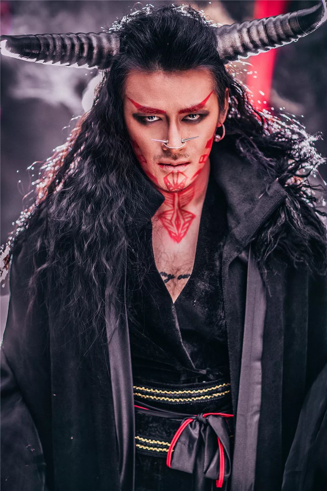 她专给妖怪拍写真这位90后女孩情迷小妖精竟能吸粉百万