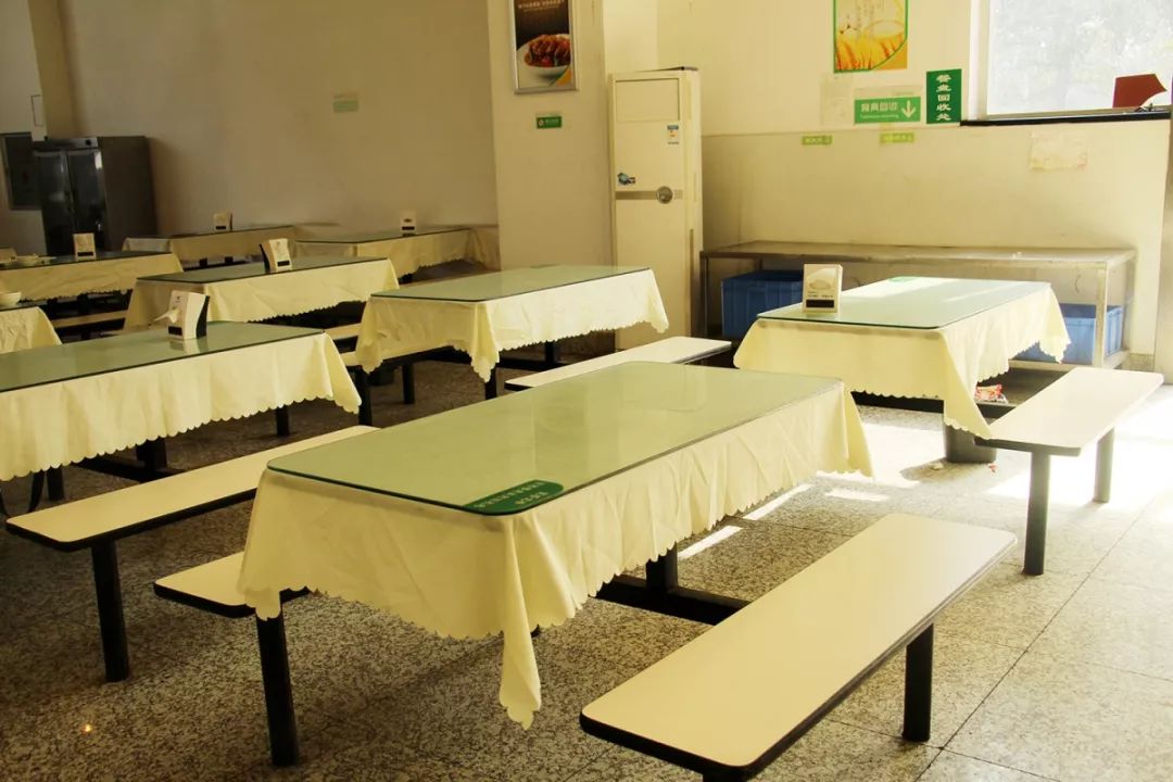 营养健康的学生餐厅