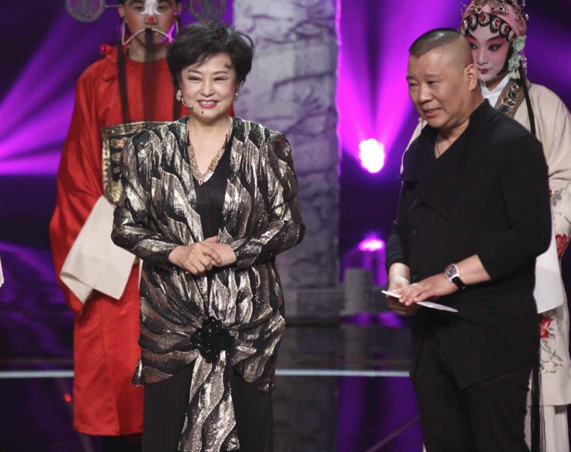 并且有一个儿子王珏,然而事业心很强的朱明瑛却不甘心一直安于现状