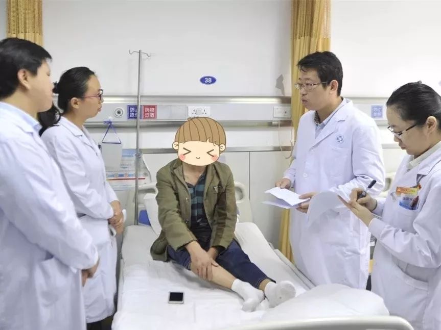 黑色素瘤专家迟志宏教授12月11日郑州市第三人民医院学术活动现场