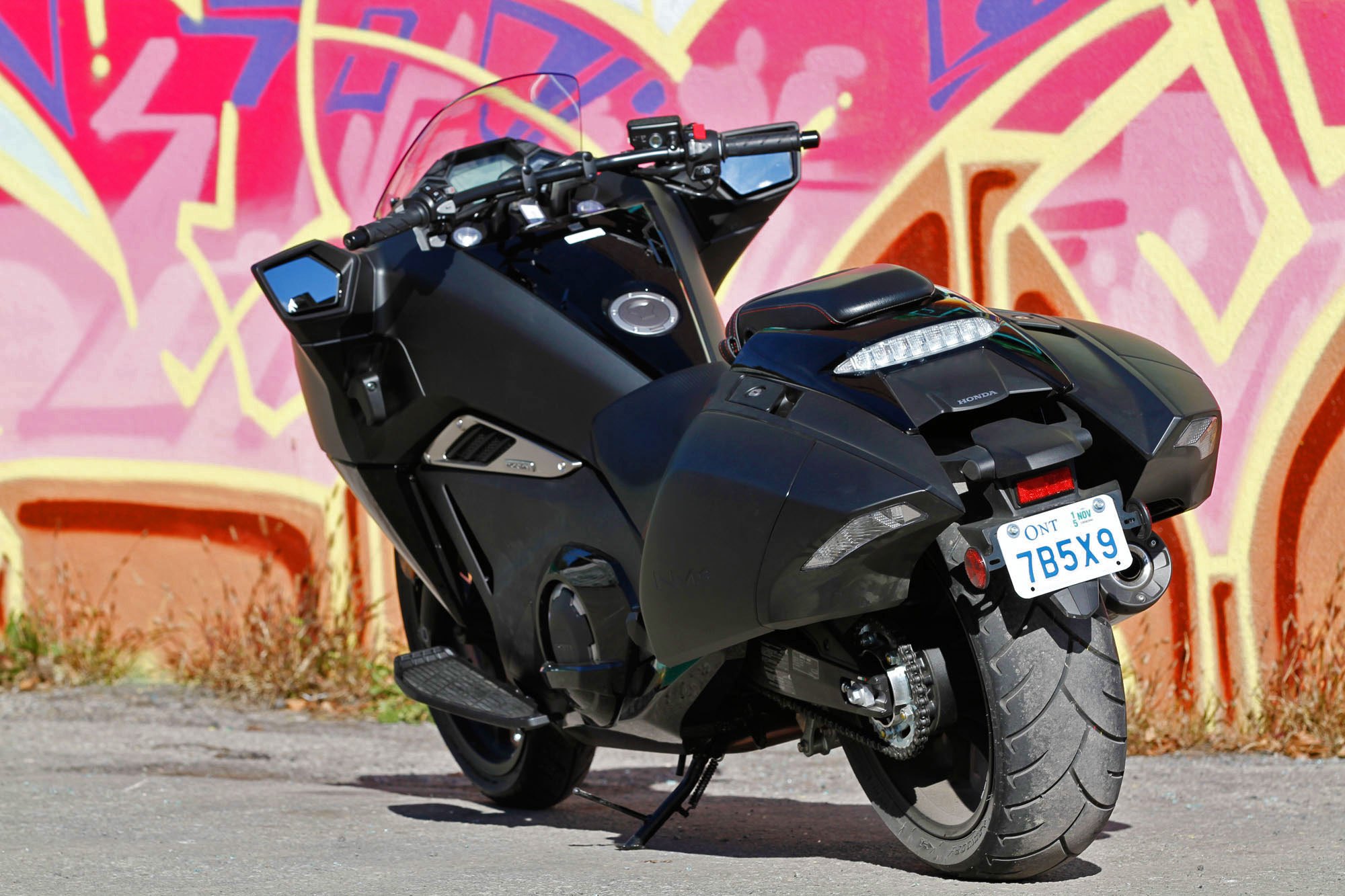 东瀛怪咖大鲨鱼本田nm4摩托静态解析