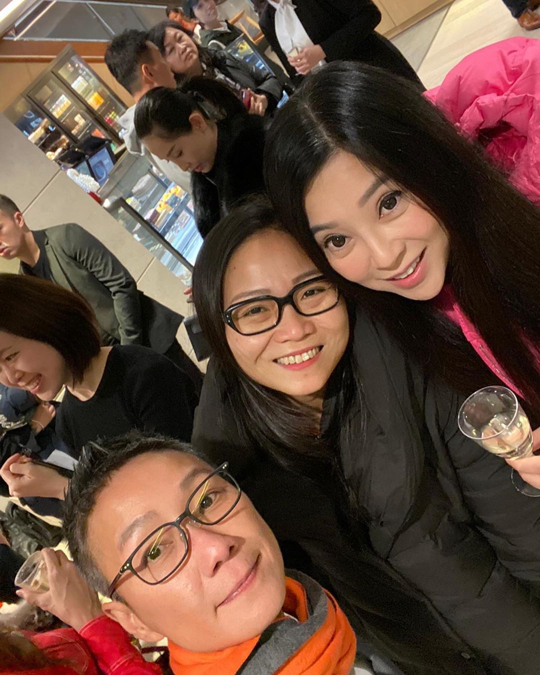 49岁傅明宪近照,眼大如铜铃,被小11岁男友抛弃,与富婆关系亲密