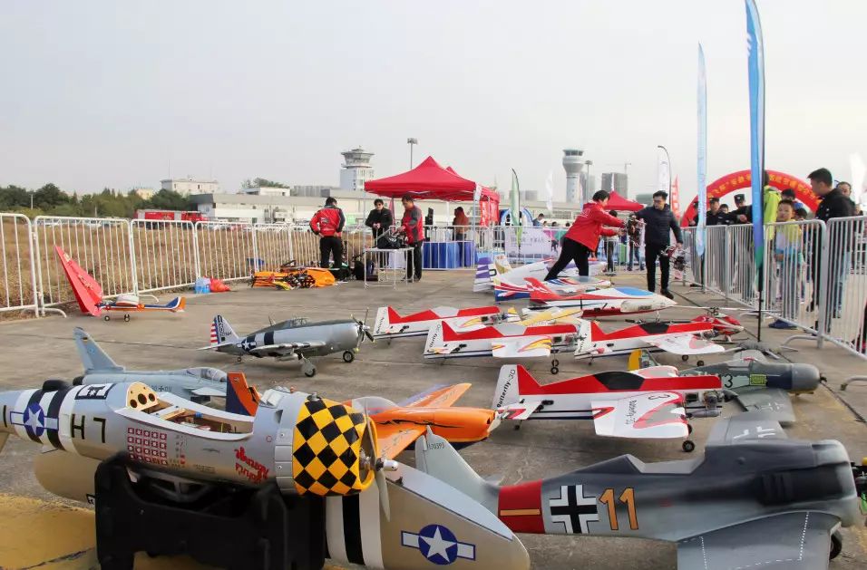 航模运动让梦想在蓝天翱翔