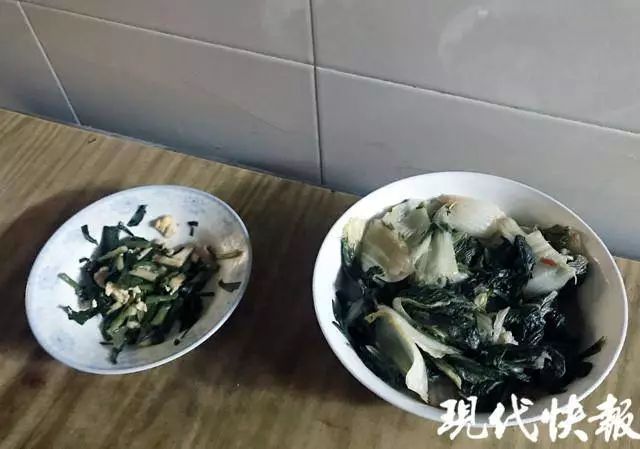 48岁外卖小哥猝死，电饭锅里还热着饭！原来，他的生活是这样的！