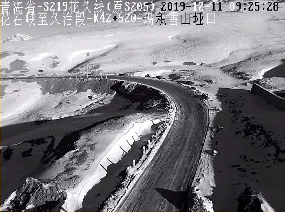 g213线,(祁连县城至边麻沟岔路口)部分路段路面有微薄积雪结冰