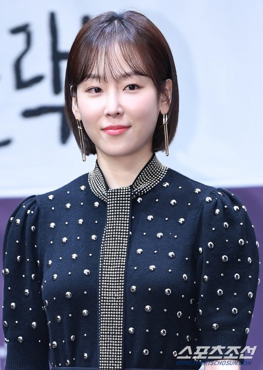 徐玄振出席新剧blackdog发布会饰新人教师演绎校园职场故事组图