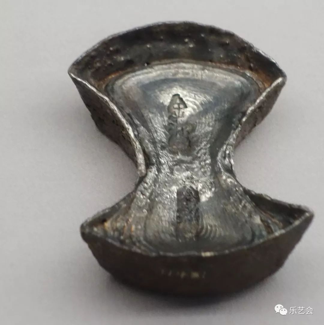 出水白银中明朝五十两的官锭就达300余枚,小银锭和碎银更是数以