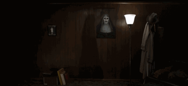 鬼修女的形象早在《招魂2》里出现过,也成为温子仁"招魂宇宙"里又一