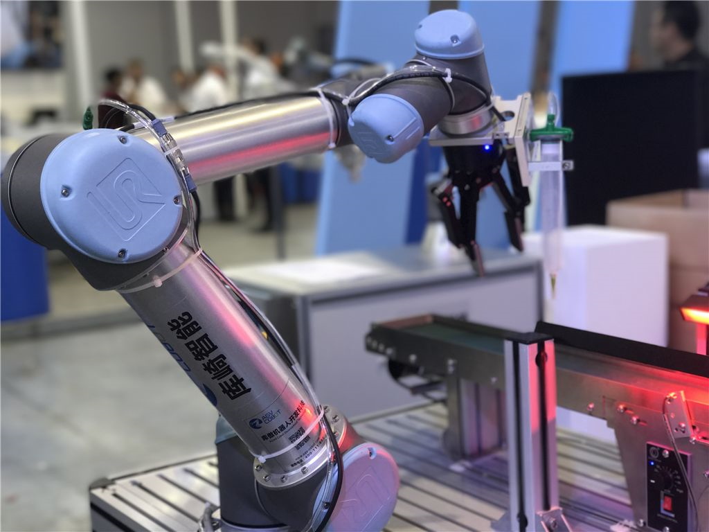 优傲ur机器人在线追踪点胶系统