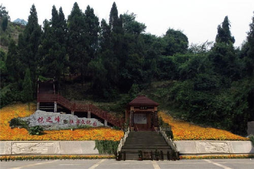 愷之峰旅遊區位於重慶市墊江縣太平鎮牡丹村,前身為太平牡丹園(國家2