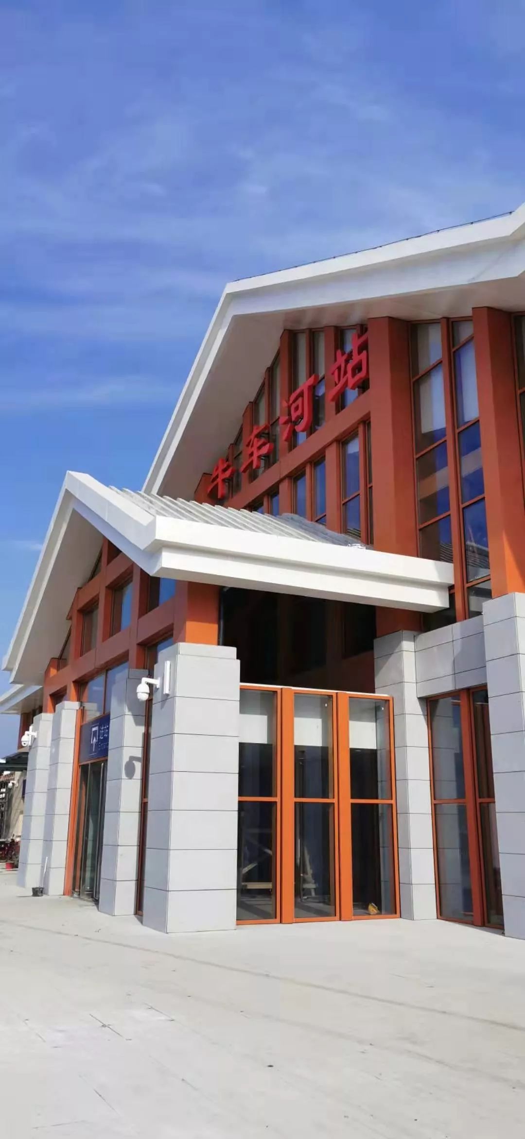 黔张常铁路试运行进行时牛车河站坐落在三市四县的诗与远方