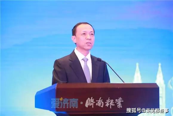 第二轮:莱芜区委副书记,区长秦蕾与山东重工集团副总经理刘会胜签订