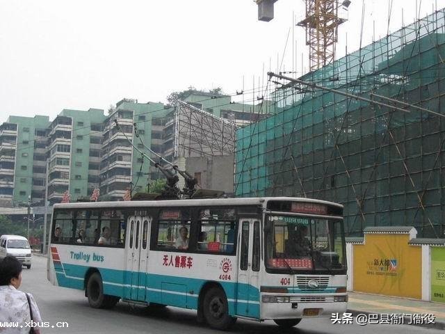 你坐过吗?当年重庆街头的"辫子车"
