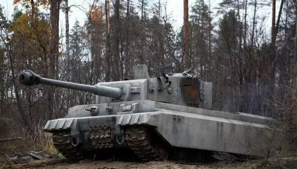 电影中扮演虎式的各国战车,t34成了专业户,这些却让人啼笑皆非