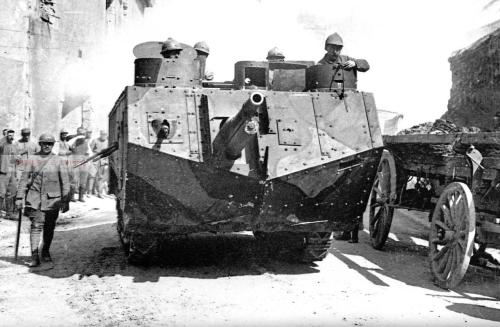 圣沙蒙突击坦克 配属给炮兵的法兰西战车 车身比底盘长三分之一 设计