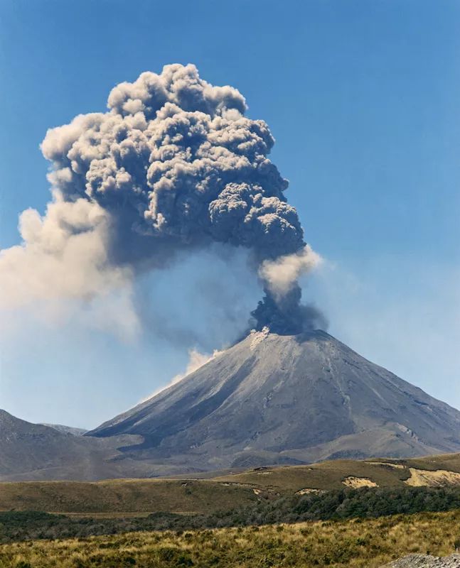 汤加火山岛图片