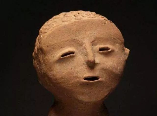 让我们乐此不疲的表情,几千年前就被人玩坏了_陶俑