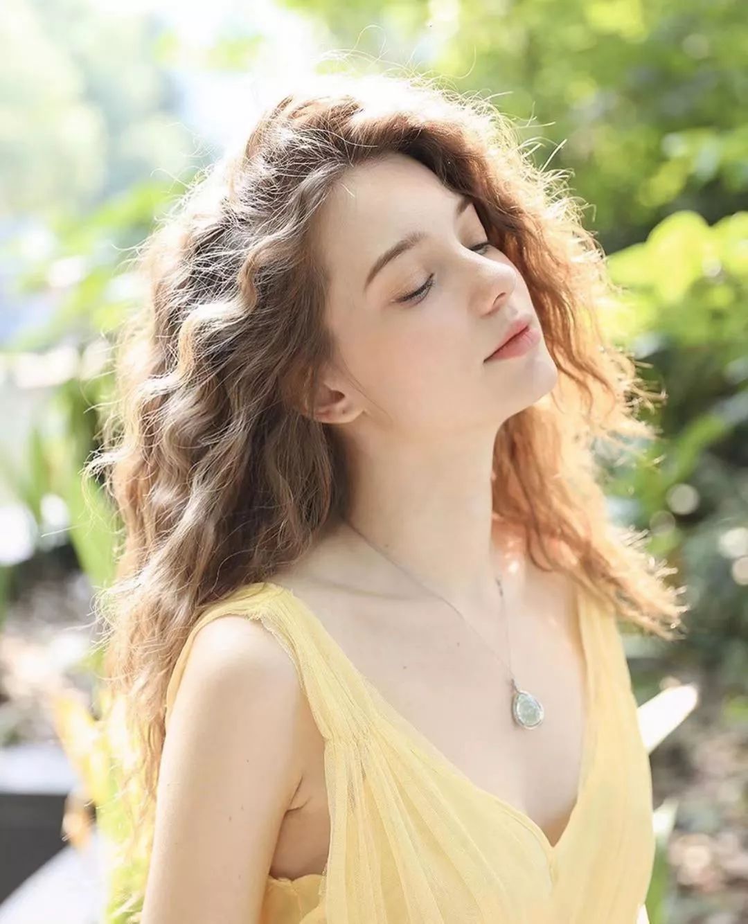 四国混血,梦幻颜值,这个人间芭比在线求一个坏坏的中国男友!_ins