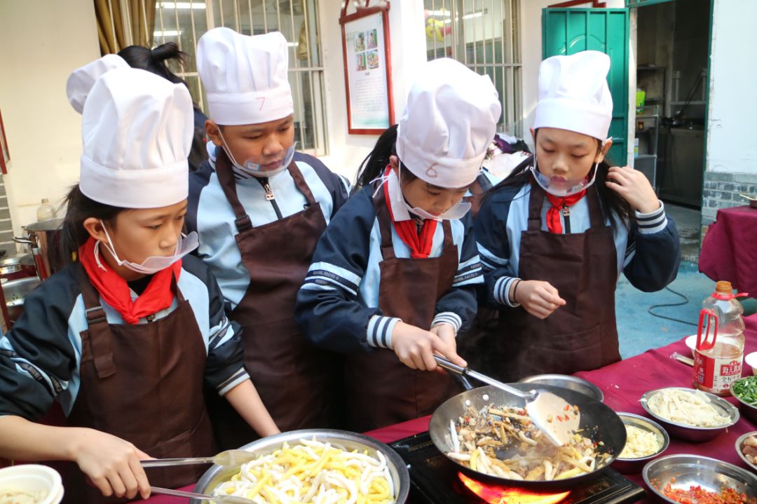 百十励新幸福前行南宁市中山路小学举行建校110周年庆典