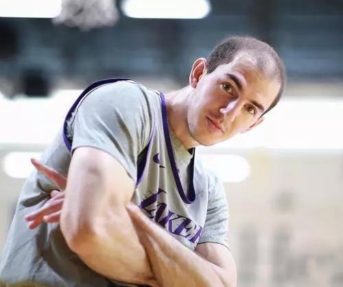 "这句话用在卡鲁索身上是再合适不过了,毕竟25岁的他虽然表现十分出色