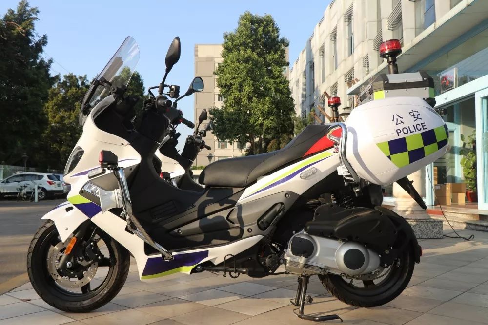 警民携手共创平安宗申比亚乔又一批警用摩托车交付
