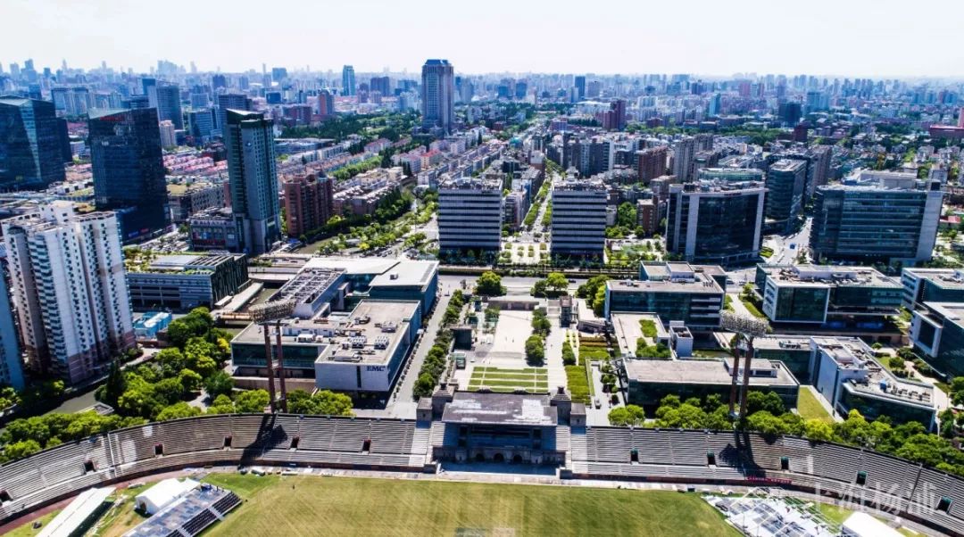 创智天地坐落在上海五角场核心商圈,上海市东北部地区的交通枢纽,毗邻