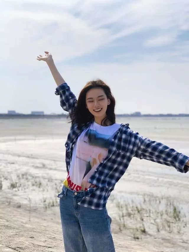 【摄影】6个经典拍照姿势,人像照这样拍,照片颜值高起来_动作