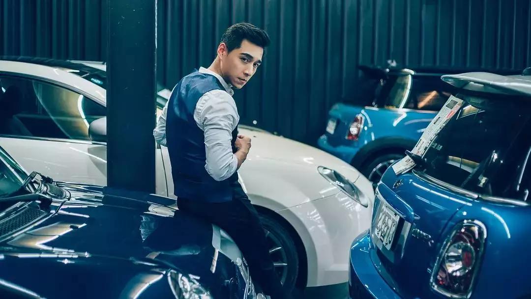 为了演好余生,郑人硕着重练习和控制两点:一是面部微表情细节,二是