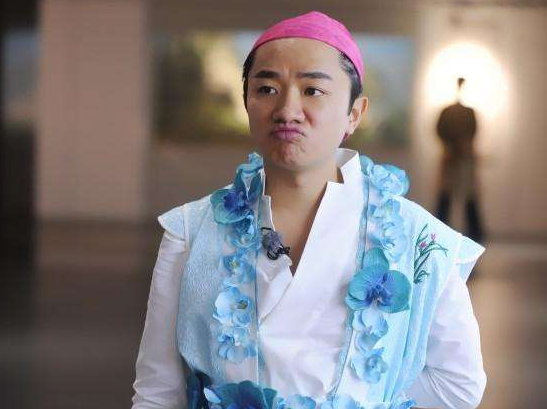 王祖蓝的标配头巾,为何他只在《跑男》戴,其他节目从不戴?