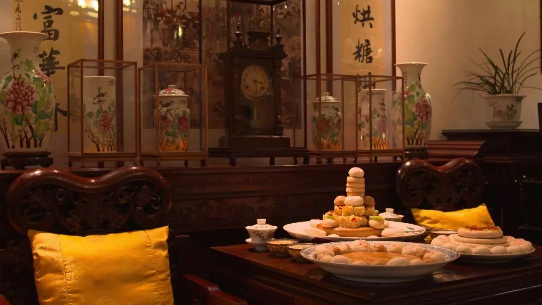 饽饽铺的创始人王希富老先生出生于御厨世家,是满汉全席的传承人.