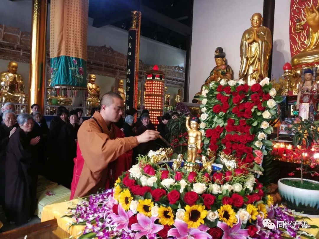 当天上午9时,新昌县佛教协会副会长,兴善寺住持兴德法师率两序大众