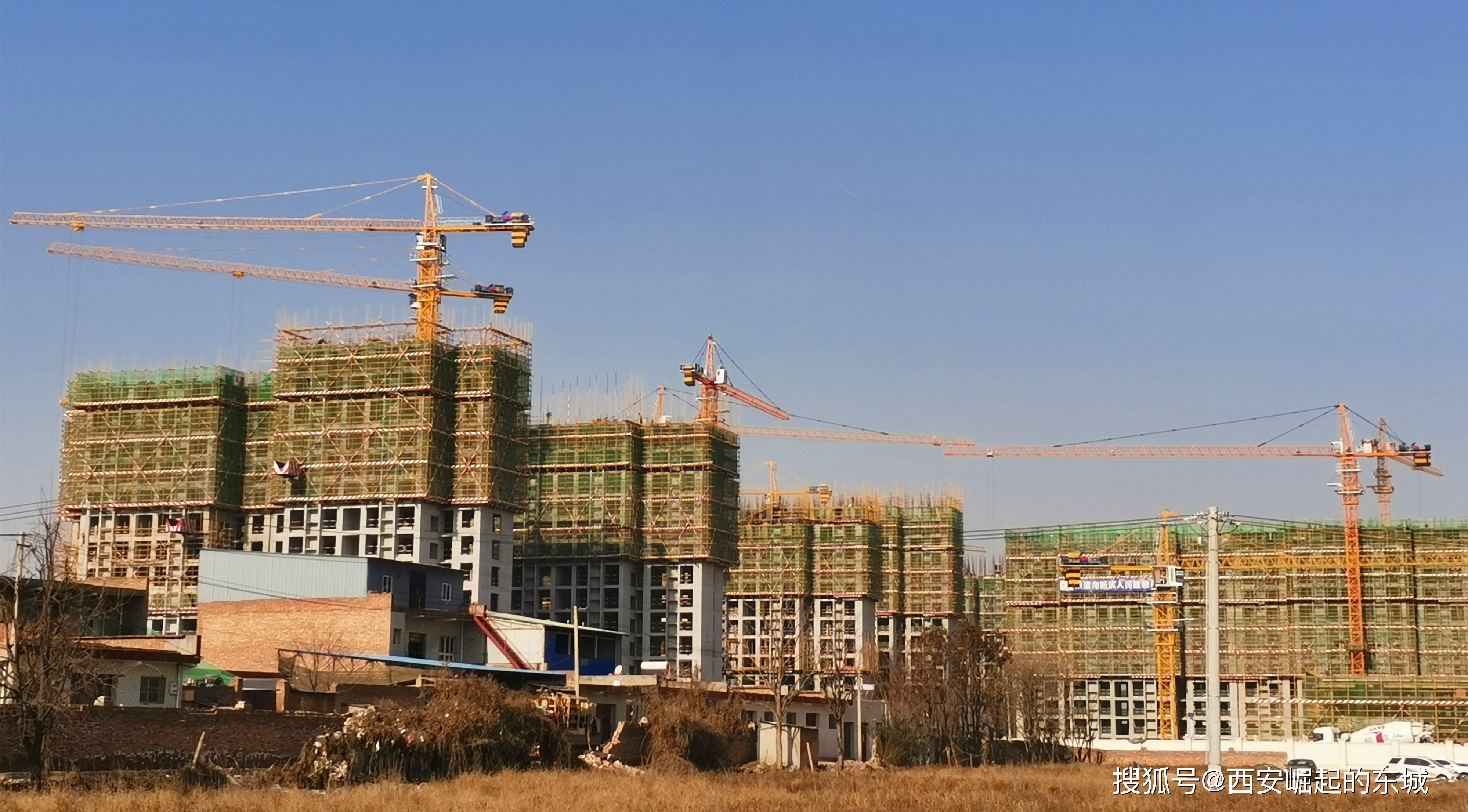 西安国际港务区新筑新城二期首栋安置楼封顶