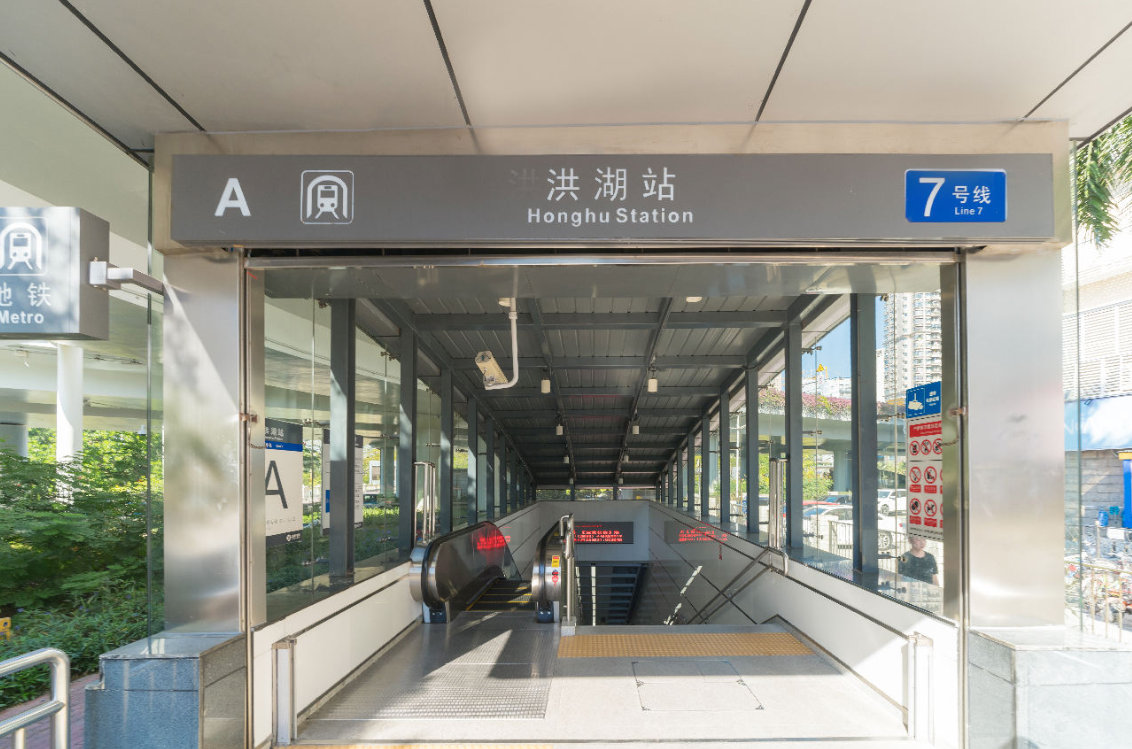 同时距离3号线田贝站700米.