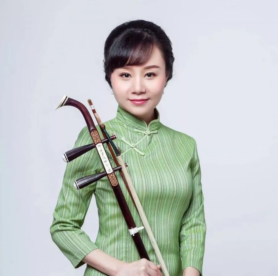 二胡:曹鹏 吉他:李庆《贝加尔湖畔》吉他:李庆 打击乐演奏:陈卓二胡