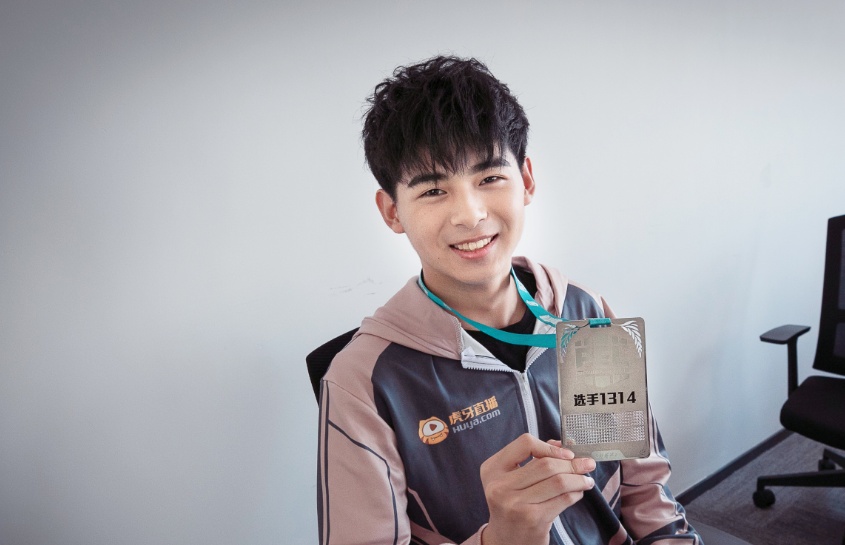 xqf伞兵喜获"大盘鸡之王"外号?粉丝们这一举动让人哭笑不得