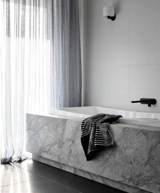 大理石在浴室中的应用_浴缸