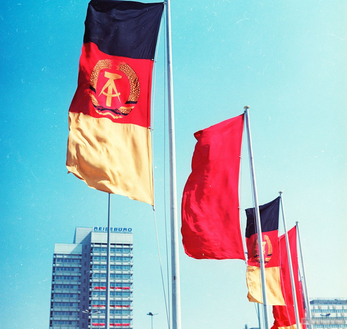 飘逝的旗帜196090年的东德罕见了照片一