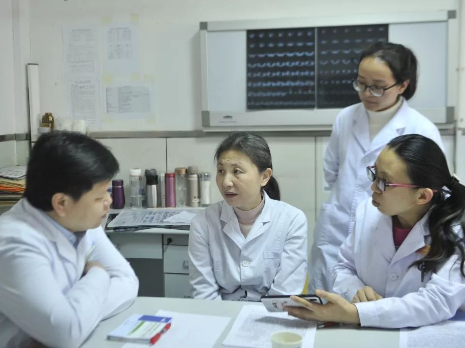 黑色素瘤专家迟志宏教授12月11日郑州市第三人民医院学术活动现场