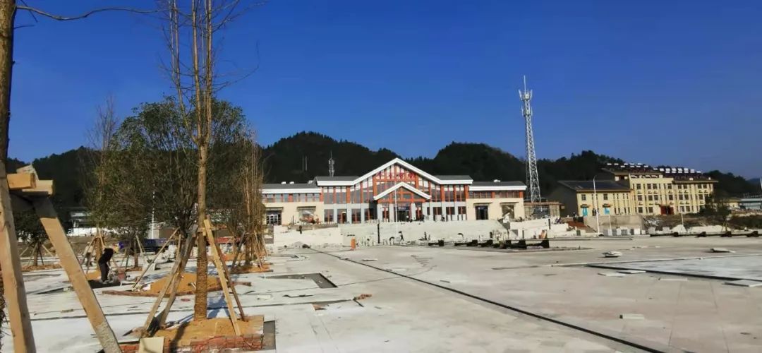 黔张常铁路试运行进行时牛车河站坐落在三市四县的诗与远方