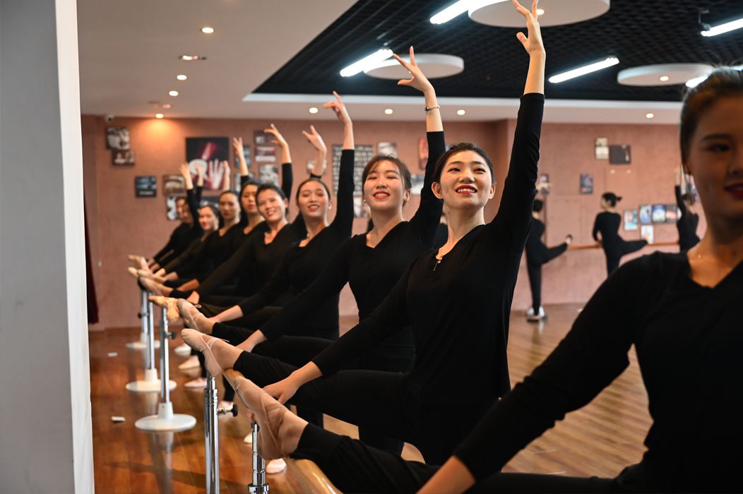行走在校园里的"空中精灵":走进川传航空系